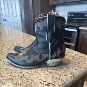 Coborca Silver booties size 9 only wore a couple times